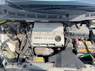 2004 Toyota Sienna LE - Engine Compartment Image
